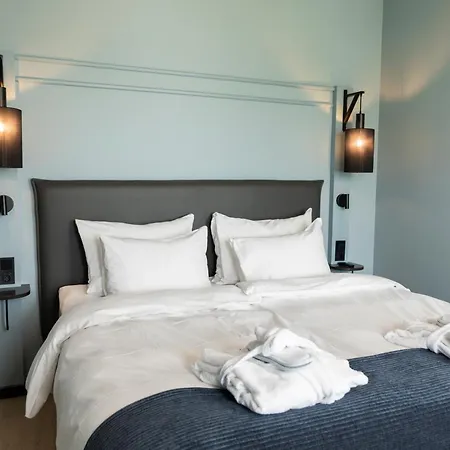 1624 Otel 4*