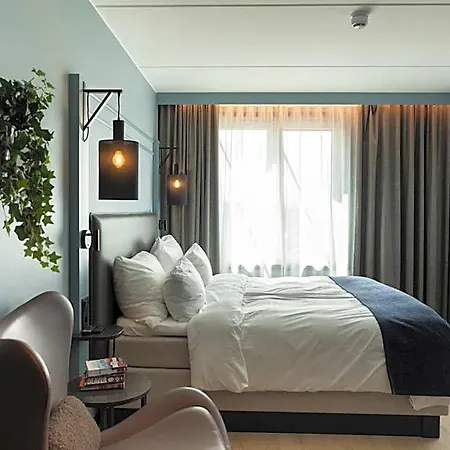 1624 Hotel